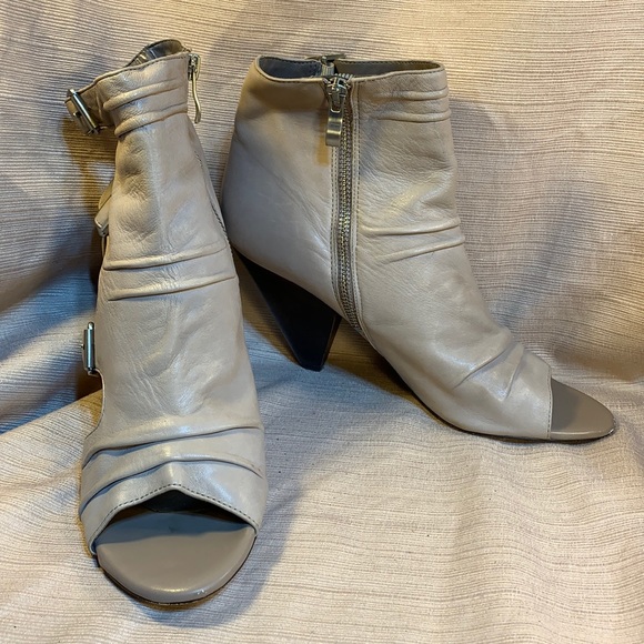 Vince Camuto leather peep toe gladiator ankle boot - Picture 1 of 15